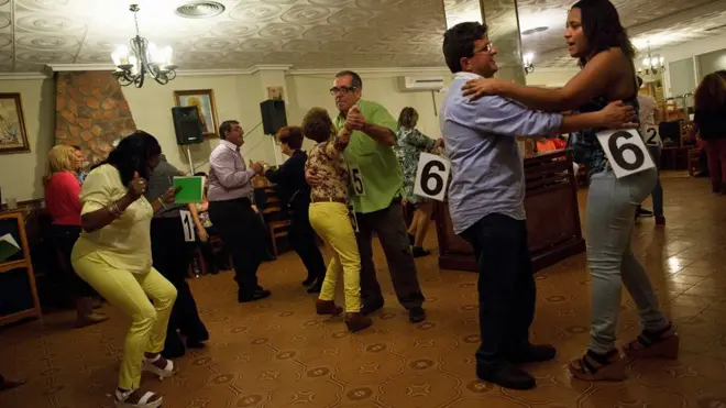 Caravan of Love dance at Mota del Cuervo