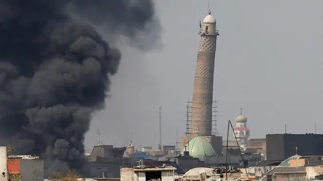 Hadba minaret of the Great Mosque of al-Nuri seen during clashes between Iraqi forces and Islamic State militants, in Mosul, Iraq (17 March 2017)