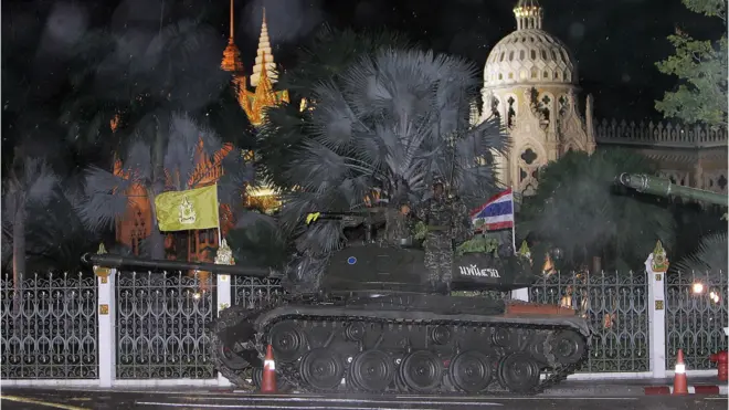 รถถังหน้าทำเนียบรัฐบาล