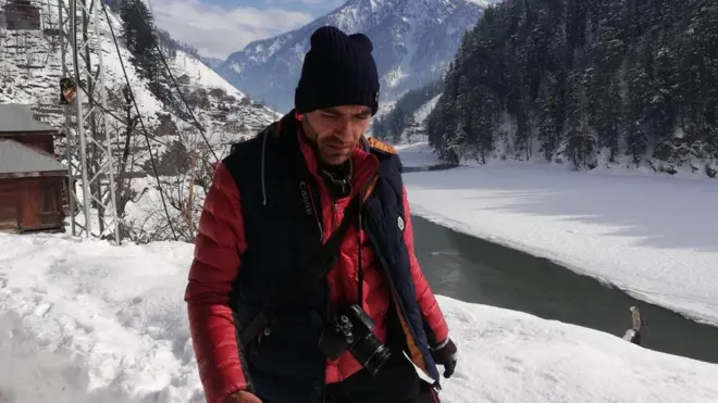 ساجد میر دشوار گزار راستوں اور خطرات کے باوجود سترہ گھنٹے مسلسل سفر کر کے وادی کے گاؤں سرگن پہنچے