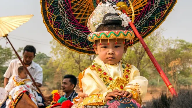Di daerah pedalaman, bayi-bayi seumur 18 bulan sudah ikut upacara pemberkatan agama.