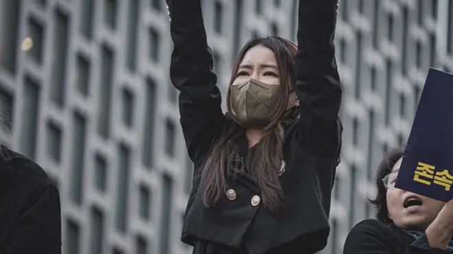 تعمل حكومة سيول على إلغاء وزارة المساواة بين الجنسين في كوري الجنوبية، على الرغم من الفجوة الشاسعة في الأجور بين الجنسين وانتشار التمييز بناء على الجندر في البلاد.