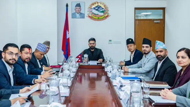 मन्त्रिपरिषद् बैठकका क्रममा प्रधानमन्त्री वालेन्द्र शाह र अन्य मन्त्रीहरू