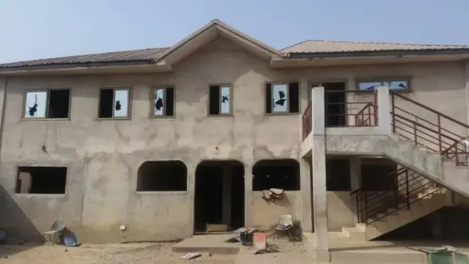 Pishure of di church