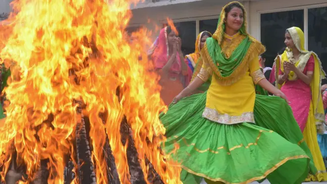 پنجاب میں لوہری بڑے دھوم دھام سے منائی جاتی ہے اور اب اس کی سج دھج میں اضافہ نظر آتا ہے