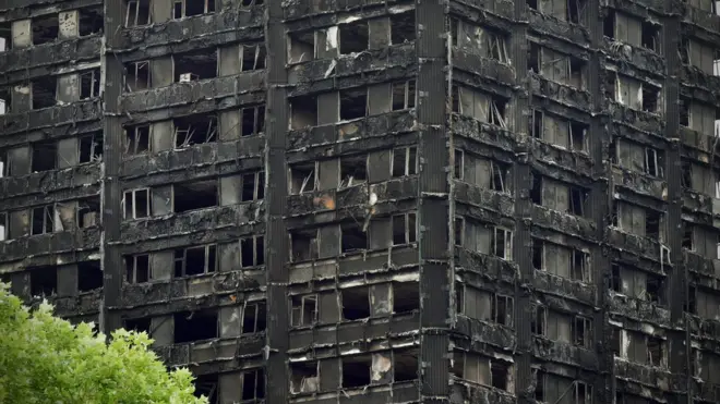 Polis, Grenfell Tower'daki toplam can kaybıyla ilgili herhangi bir tahminde bulunmak istemiyor.