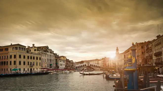 El sistema de doble entrada era conocido originalmente como “contabilidad alla Veneziana”.