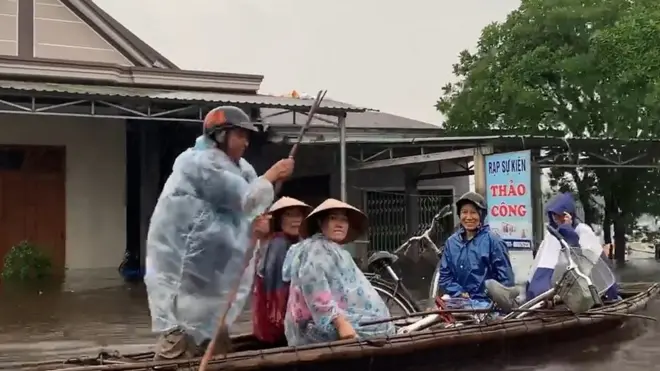 People on boat thumb