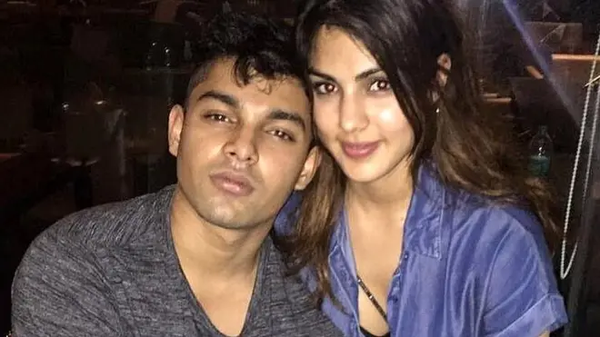 रिया भाई के साथ