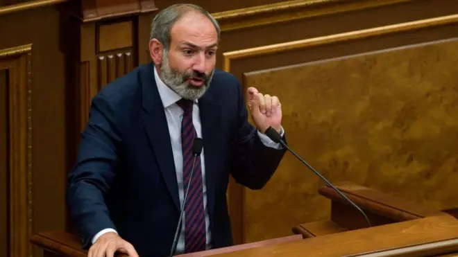 Nikol Paşinyan parlamentdə çıxış edir
