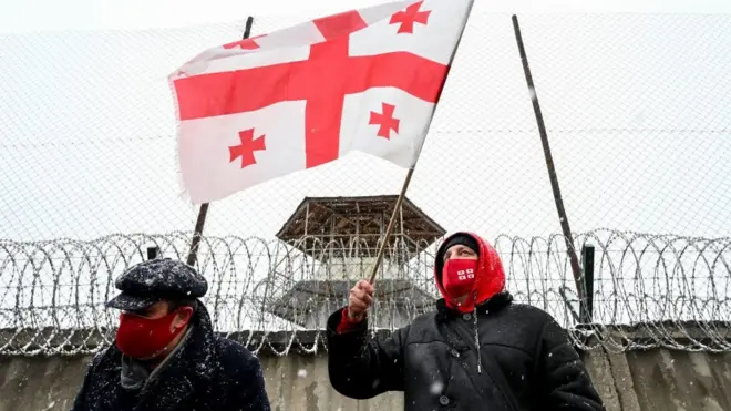 Активисты поддерживают главу ЕДН Нику Мелия