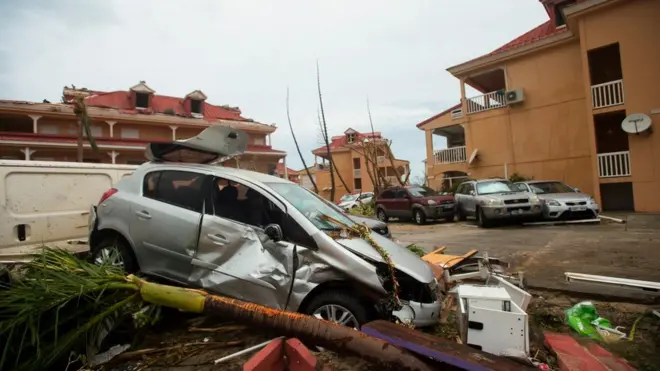 Разрушения после урагана "Ирма" в Сен-Мартене