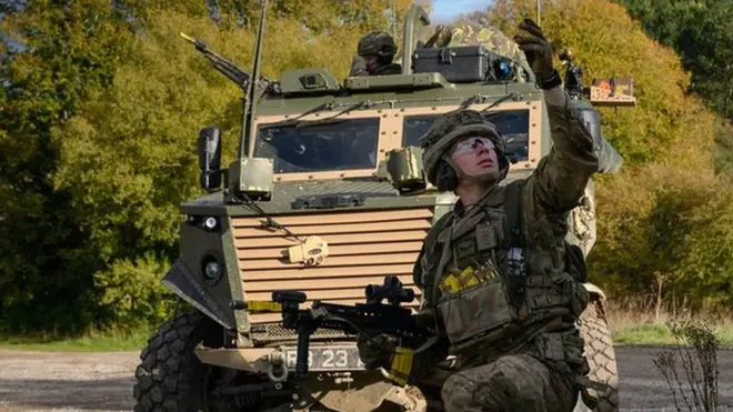 Британский солдат на учениях