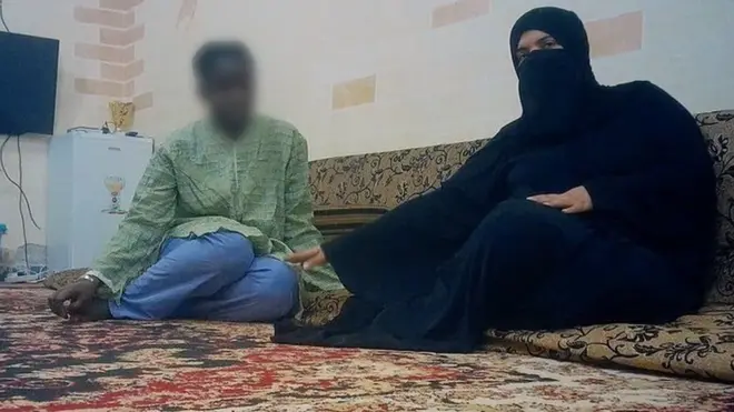 కువైట్‌లో ఫాతో అనే 16 ఏళ్ల బాలికను బీబీసీ రహస్య పరిశోధన బృందానికి అమ్మజూపిందో మహిళ