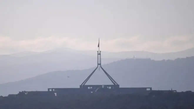 Canberra juga disebut sebagai 'ibu kota semak' Australia.
