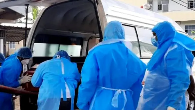 වෛද්‍ය ගයාන් දන්තනාරායන ගේ දේහය ආදාහනය කරා රැගෙන ගිය අවස්ථාව