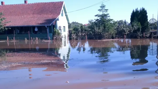 Под водом је 2014. било више од 2.000 кућа у Србији. У Обреновцу је вода ушла у 90 одсто домова