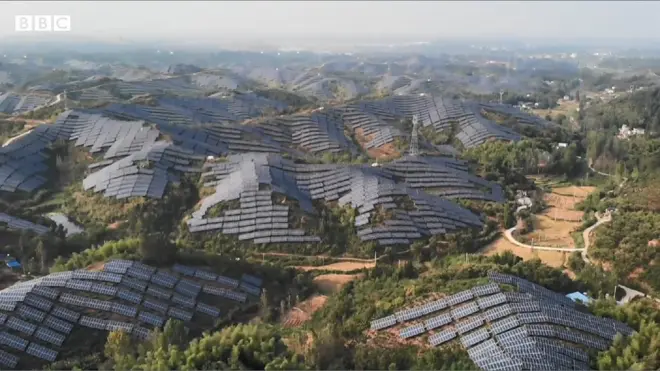 Ladang panel surya di China