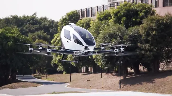 从快递到外卖，移动互联网时代的到来让中国的物流行业发生翻天覆地的变化，一些中国公司更在雄心勃勃地研发可以载人的自动驾驶“无人机”。