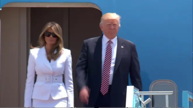 Donald Trump et son épouse descendant d'avion à leur arrivée à Tel Aviv