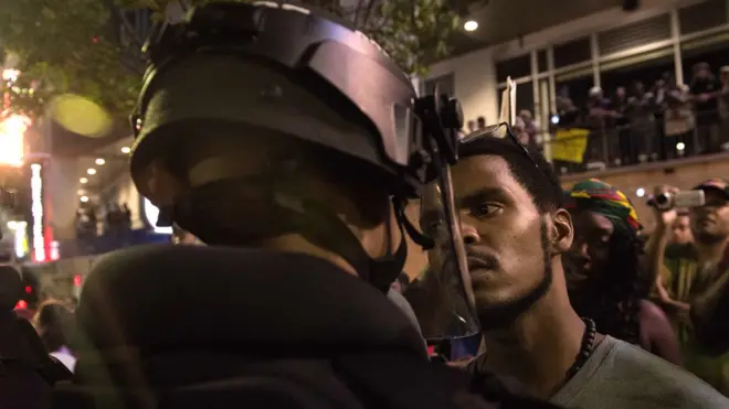 La manifestación sucedió un día después de la muerte de Keith Lamont de Scott a manos de la policía.