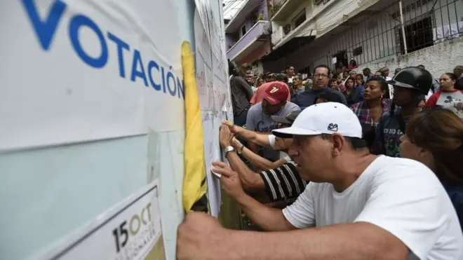 Miles de venezolanos han salido a votar. Sin embargo, no solo importa el número de gobernaciones sino el total de votos en todo el país.