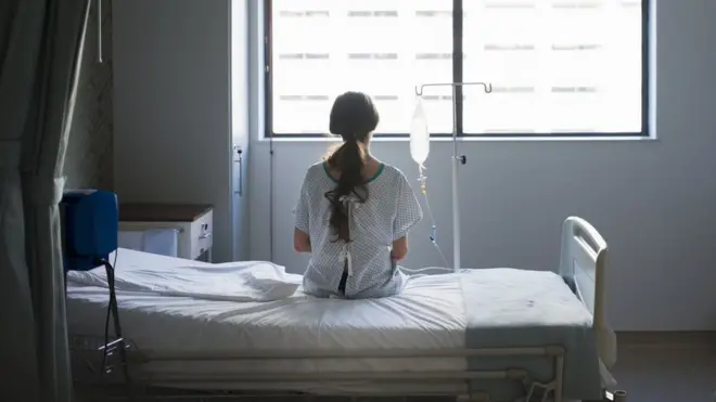 Пациент застрял в госпитале, поскольку за пределами лечебного учреждения не было условий для его содержания