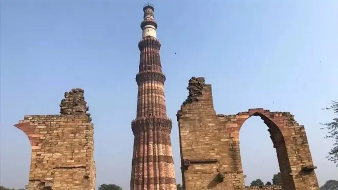 दिल्ली के महरौली इलाक़े में स्थित क़ुतुब मीनार दुनिया के चंद अजूबों में से एक रहा है.