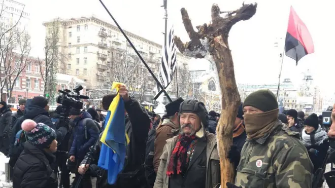 Зранку понеділка під будівлею Печерського райсуду збираються прихильники Міхеіла Саакашвілі, які вимагають його звільнення з-під варти