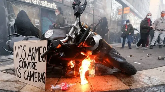 Протесты в Париже