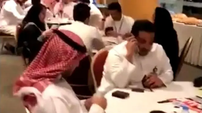 سعوديات "يشاركن الشباب" في "البلوت" يشعلن تويتر