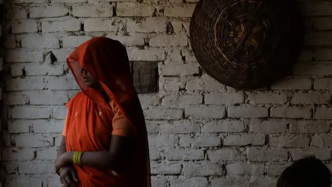 ปัญหาความรุนแรงในครอบครัวถือเป็นคดีอาชญากรรมต่อผู้หญิงที่มีการแจ้งความมากที่สุดในอินเดียในทุก ๆ ปีติดต่อกันมากว่า 10 ปีแล้ว