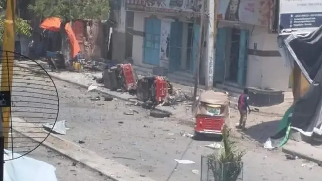 Qaraxa maanta waxaa lala beegsaday makhaayad mashquul ah