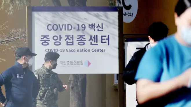 화이자 백신을 접종 받은 국립중앙의료원(NMC) 간호사 2명이 확진 판정을 받은 것으로 확인됐다