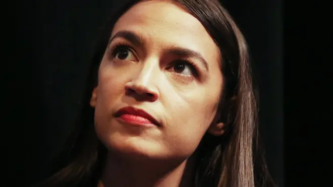 Tân dân biểu Hạ viện từ New York, cô Alexandria Ocasio-Cortez, là một thành viên Dân chủ Xã hội mới 28 tuổi