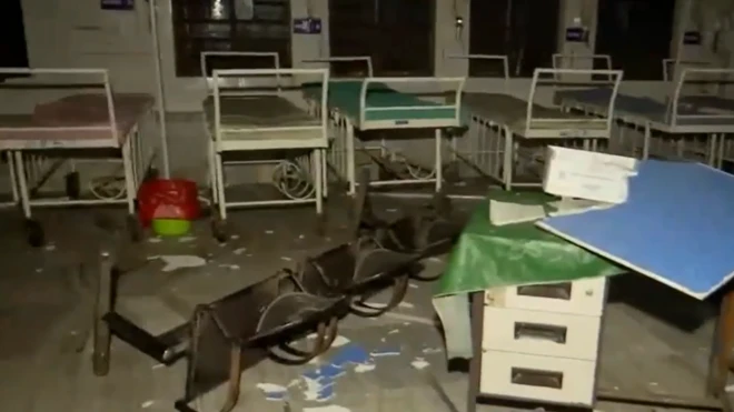 कोलकाता के अस्पताल में तोड़-फोड़ के बाद की तस्वीर