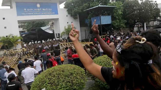 පොලිස් ඇඳිරිනීතිය