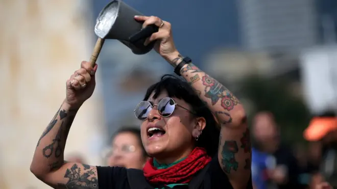 La capital colombiana volvió a sentir el sonido de los cacerolazos este sábado.