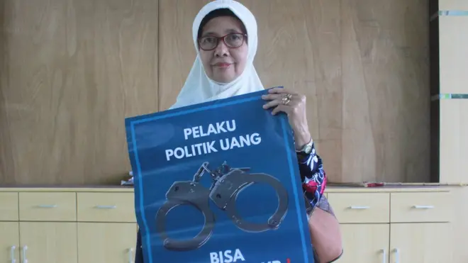 Poster antipolitik uang di Desa Sardonoharjo, Sleman.