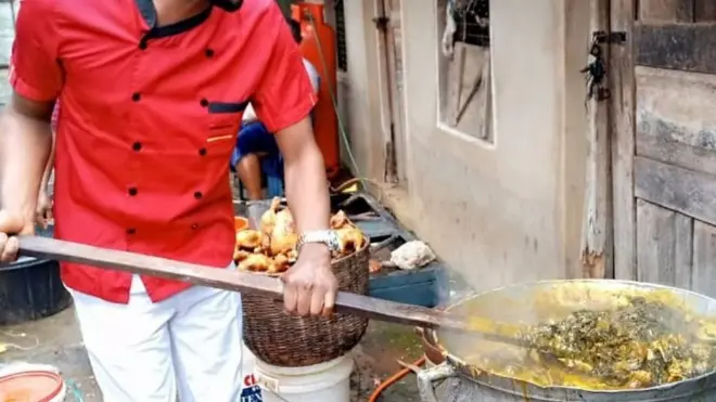 Nwoke ji isi nri mmemme mere akaọrụ kọrọ ka o siri bido.