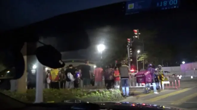 به گفته مقام‌های چین در برخورد یک خودرو با جمعیتی که بیرون یک استادیوم ورزشی در شهر ژوهای واقع در جنوب چین در حال ورزش بودند، دست‌کم ۳۵ نفر کشته و ۴۳ نفر مجروح شده‌اند.