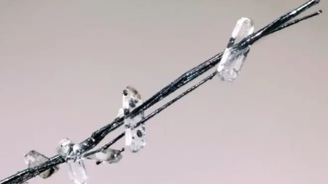 'Masharubu' ya madini ya Merelaniite