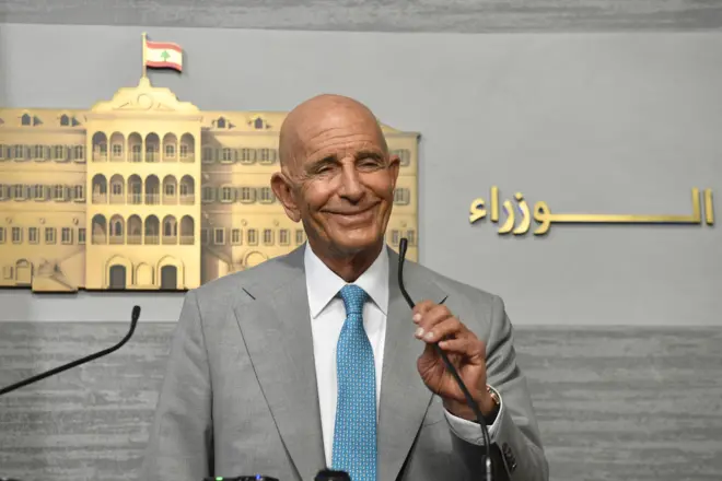 توماس براك – وهو سفير الولايات المتحدة لدى تركيا ومبعوثها الخاص لسوريا – زار بيروت لأول مرة في 19 حزيران/يونيو 2025 حاملاً خريطة طريق أمريكية مفصلة من 6 صفحات لطرحها على المسؤولين اللبنانيين. 