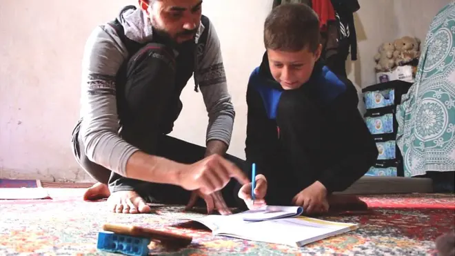 "التعليم عن بعد" في مخيمات سورية للاجئين