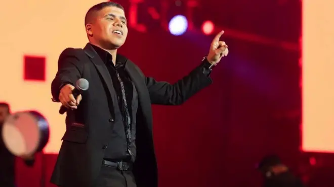 مغني المهرجانات المصري عمر كمال