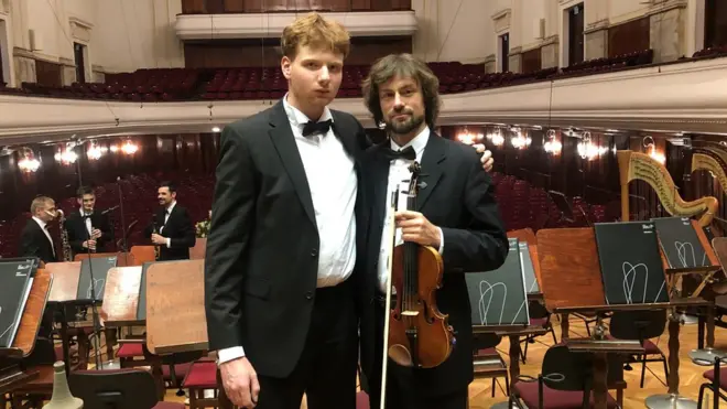 Андрій та Арсеній Ставицькі на сцені Варшавської філармонії