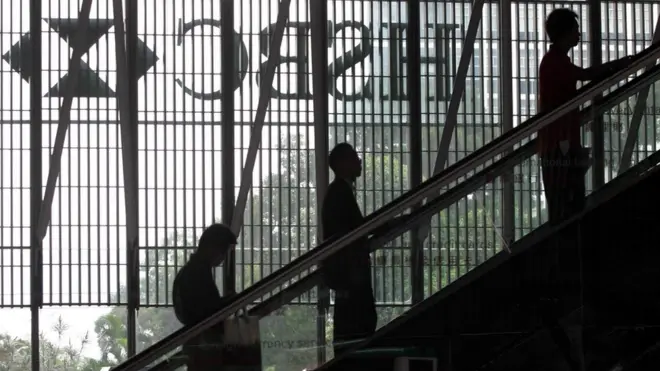 A filoe photo dated 12 May 2003 nshowing customers going up the escalator at the HSBC bank headquarters in Central, Hong Kong, China.