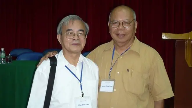 Giáo sư Phan Đình Diệu (trái) và Giáo sư Nguyễn Đăng Hưng cùng dự một hội thảo năm 2008