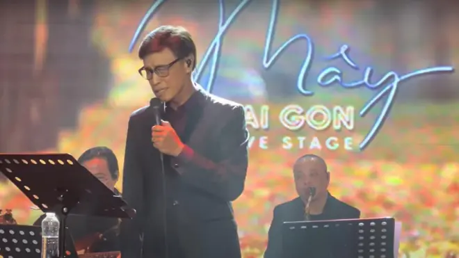 Video ca sĩ gạo cội Tuấn Ngọc hát "Trời vào thu chiều nay buồn lắm em ơi" thay cho "Việt Nam" đã thu hút sự quan tâm của dư luận những ngày gần đây