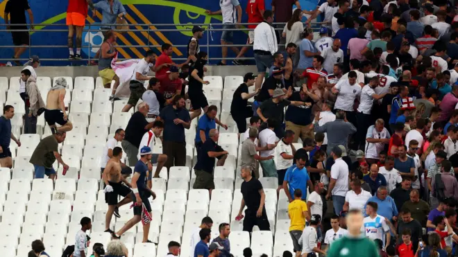 Hinchas violentos en el estadio Velodrome